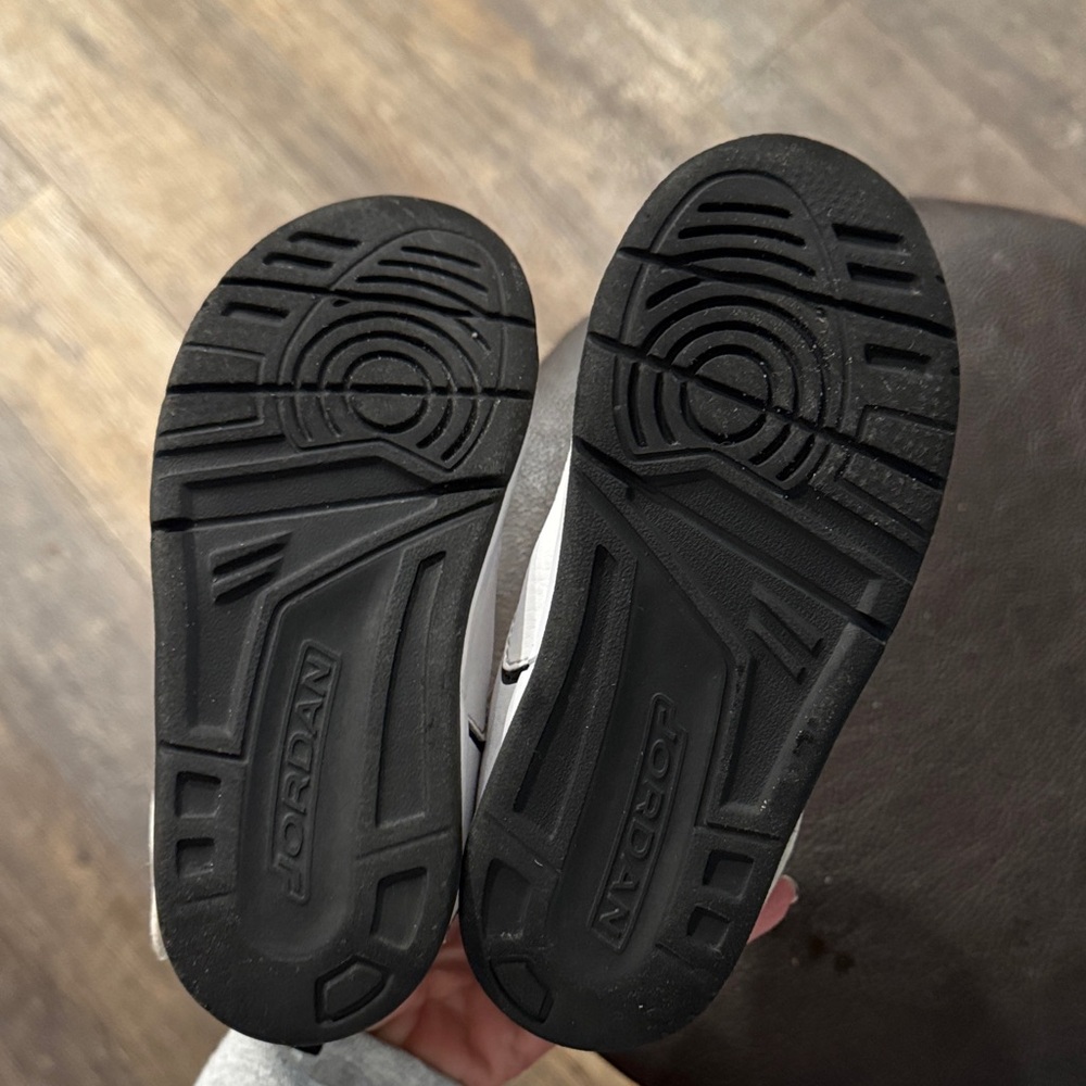 Kids White and Black Jordan Sneakers - Picture 3 of 4